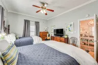 'The Farmhouse' in Fort Lawn w/ Fire Pit & Deck! - Wifi