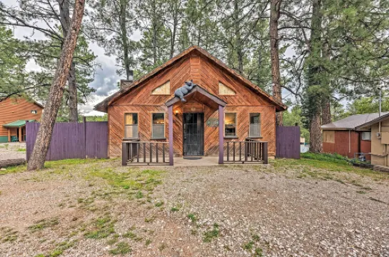 Ruidoso Cabin w/ Deck & Grill - Walk to Town!