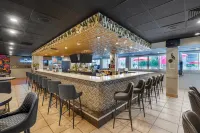 Quality Inn & Suites Conference Center - bar