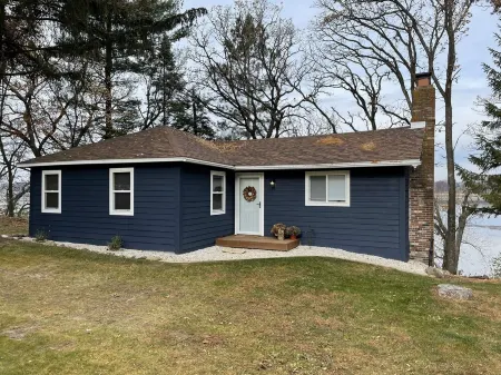 The BL Cottage - Lake Getaway with Panoramic Views, near Cascade Mountain