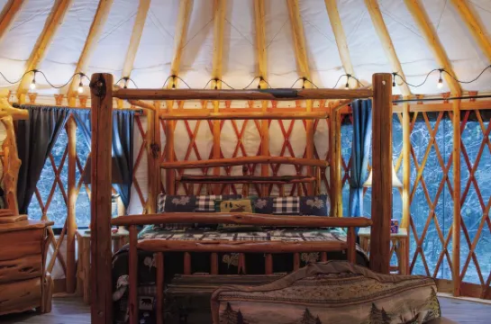 Blue yurt, out in the woods! Unplugged, you are out in nature away from it all.