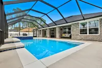 現代四卧室靠近海灘的帶加熱泳池的度假屋