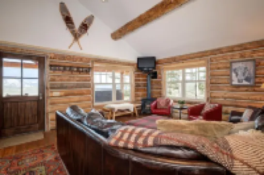 9 Cabin Hollow 2 Bedroom Home by Moonlight Basin Lodging