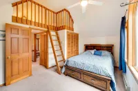 Juneau Vacation Home Stunning View and Beach Access - Balkon