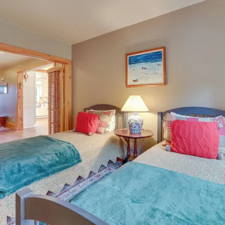 Ski-in/Ski-Out w/ Sauna in Jay Ski Peak Resort!