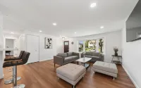 Charming 3-bedroom/ 2 Bath Single Family Home/ Schaumburg