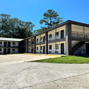 Super 8 by Wyndham Picayune