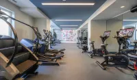 Luxury 2BR Retreat with Pool & Fitness Center - อพาร์ทเม้นท์