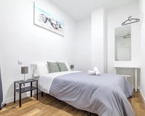 Ayz Luis Cabrera-Auto Check-in Property Hotels near Concha Espina Metro Station