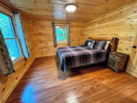 80pvr Log Home 20min to Bretton Woods! AC, Hot Tub, Wifi, Cable, Fireplace, Fire pit Hotels in Bethlehem