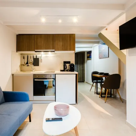 Uncover Kalamata's Hidden Gem - Cosy City Nest