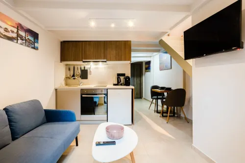 Uncover Kalamata's Hidden Gem - Cosy City Nest - 2 Sao