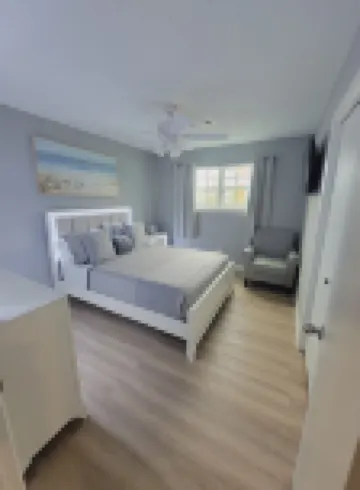 Galveston beach house - 1 block from the beach