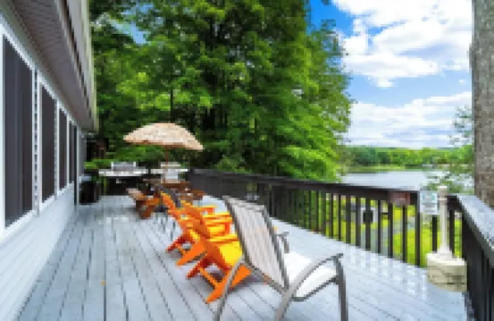 Lake Vibez: 5Br Pocono Lakefront, Private Dock, Swim, Kayaks, Boats, Pickleball