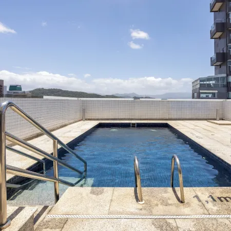 Stay Home Luxo | 1Min Praia Gonzaga | Rooftop, Piscina, Sauna & Gym