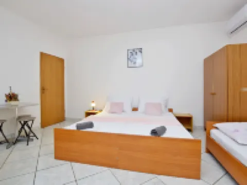 Apartment and Rooms Mila โรงแรมในSeline