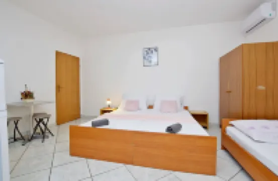 Apartment and Rooms Mila