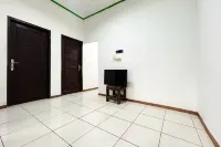 RedDoorz at Pondok Alief near Pantai Ujung Genteng 3