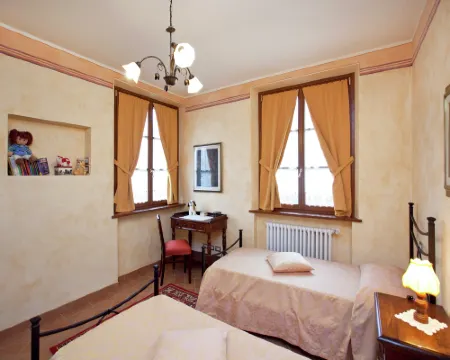 A Cottage Wrapped in Cypress Dreams Hotels in Lucignano