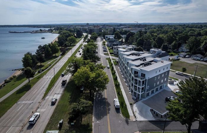 539 Bay St ⁀➷ 3Bdr Lake View Penthouse Condo on West Bay ➠ 401W