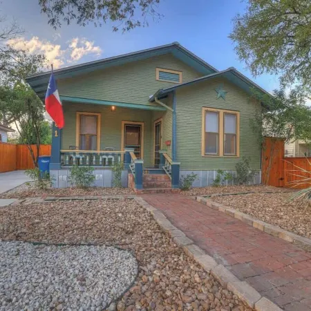 Tolle Haus: W/pool & Firepit-walk to Schlitterbahn, Comal Chutes & Downtown!
