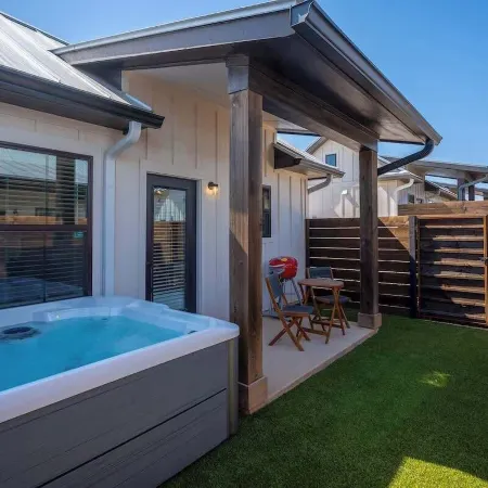 Ethel's Digs with Hot Tub
