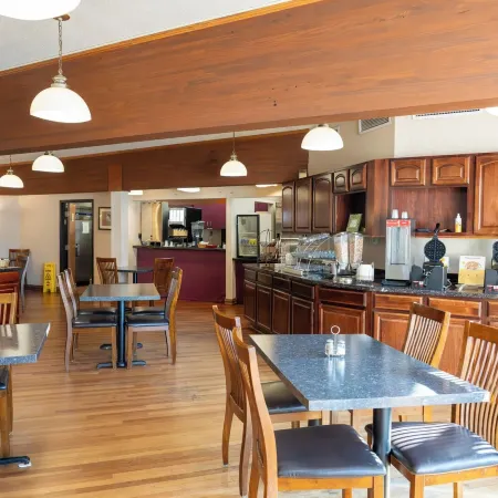 Express Suites Riverport Inn & Suites