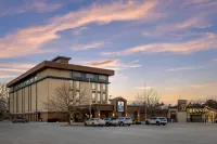 Best Western Holiday Lodge - parking