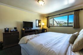 The Mammoth Creek Inn