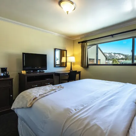 The Mammoth Creek Inn