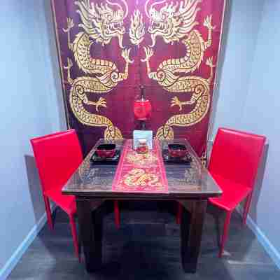 Asian Zen with Jacuzzi, Kitchenette, Near Victoria Sq Rooms