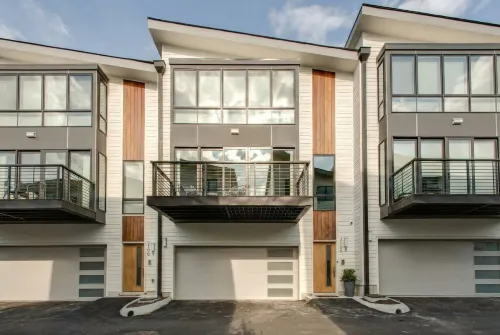 Downtown Luxury - 10 Beds & Free Parking - Bungalows