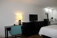 Pine Tree Inn - Motels