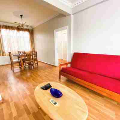 Stylish 1-bed Opposite Queens Park Savannah Others