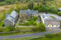 Burren Court Lodge Hotels near Aillwee Cave