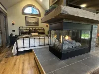 Luxury Gold Miner Cottage Walk to Britt Hotels in Jacksonville