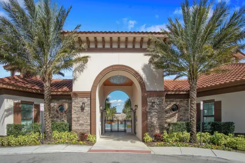 Golden Getaway - Luxe Resort, Games & Views