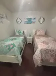 Salt Pool, cozy House near Downtown and International Airport