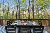 Wintergreen Mountain Cabin · Hot Tub · Sauna · Mural · Fire Pit · Game Porch