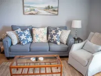 Tranquil 2-bedroom condo in Ocean Springs with fitness room, WiFi Hotels in Gulf Park Estates