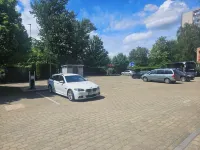 Hotel Euro - parkir