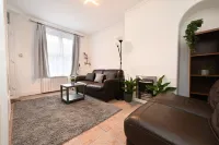 Full house 2 bedrooms, 2 bathrooms, near tube st - 3-Star