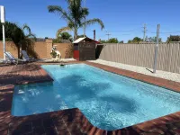 Philadelphia Motor Inn - Pools