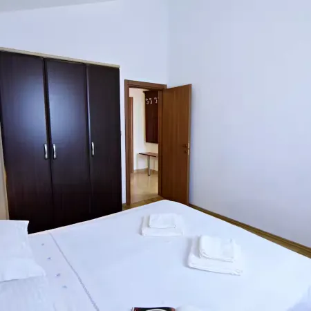 Lovely poolside apartment in Tar
