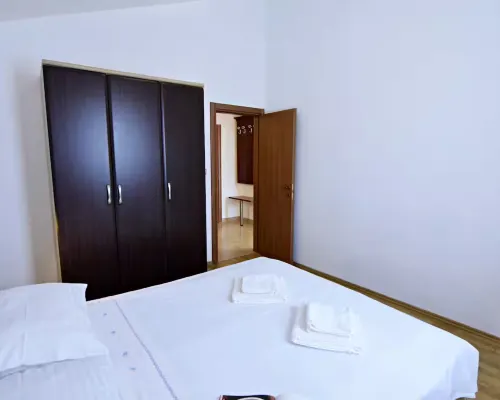 Lovely poolside apartment in Tar タールのホテル
