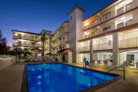 Days Inn by Wyndham Buena Park Anaheim - Pools