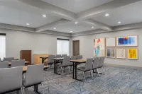 Holiday Inn Express & Suites Alexandria