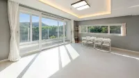Sara&forest Pension Mungyeong - Mountain view