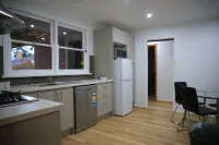 Convenient Glenroy Accommodation Ideal for Airport Travellers - stanze in case private