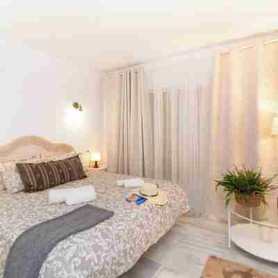 Calahonda Elegance with Pool and Sea View - Happy Rentals Rooms